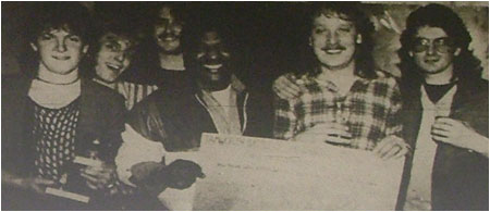 Caption: Edwin Starr with One On One – the 1986 Battle of the Bands winners. Edwin and Andy Malkin are pictured with the &pound;50 free recording time cheque presented by Expresso Bongo.